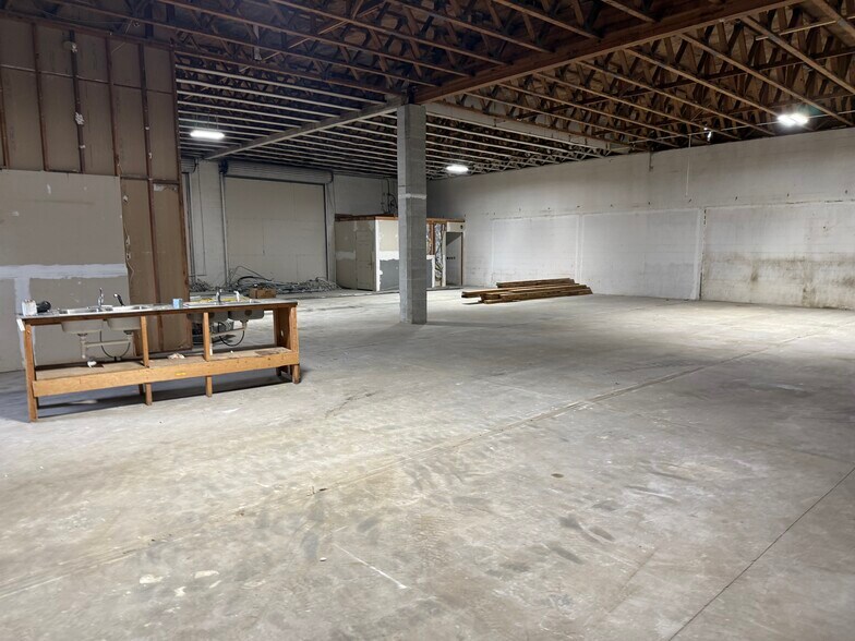 More Photos Of 212 N Gales St, Port Angeles Warehouse For Lease