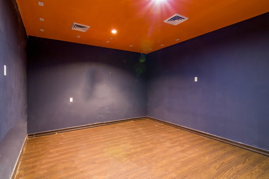 More Photos Of 6 Saint Marks Pl, New York Storefront For Lease