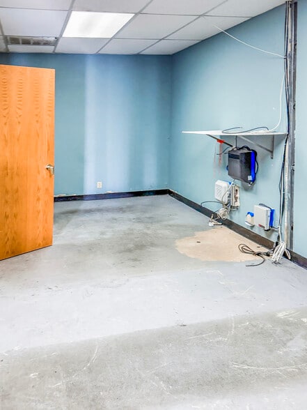 More Photos Of 1615 W Texas St, Fairfield Office Residential For Lease