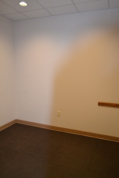 More Photos Of 17966 N Tamiami Trl, North Fort Myers Storefront Retail Office For Lease