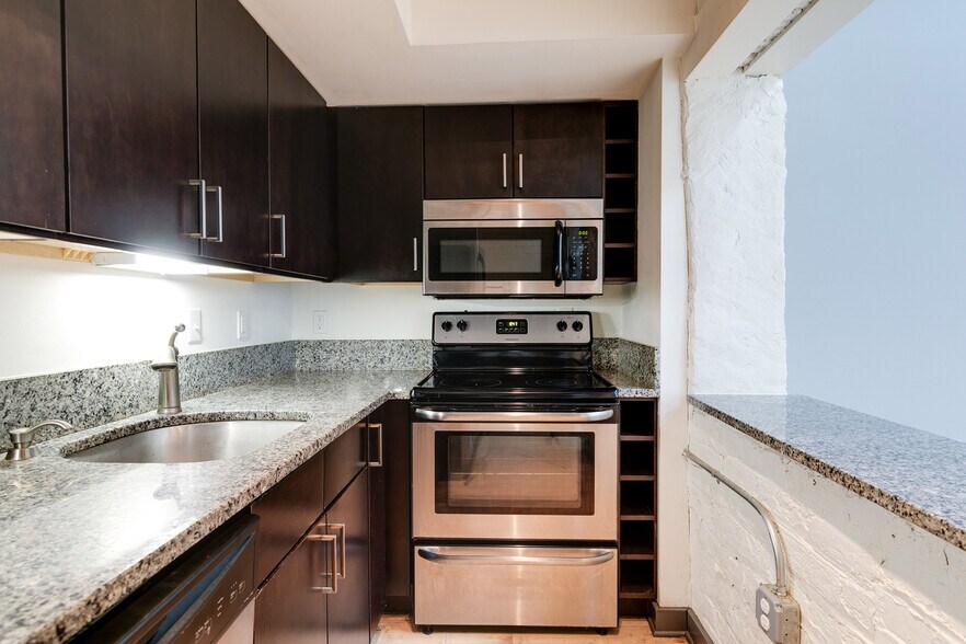 More Photos Of 325 Brown St, Petersburg Apartments For Lease