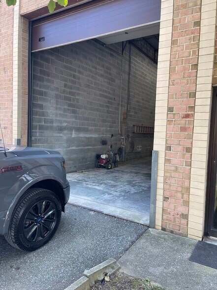 More Photos Of 5715 Industry Ln, Frederick Flex For Lease