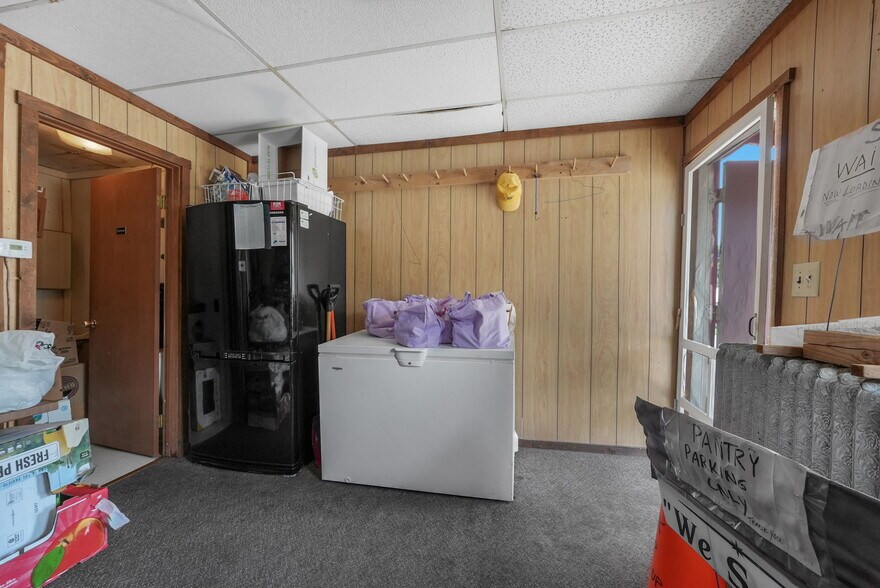 More Photos Of 10907 Main St, Honor Flex For Sale