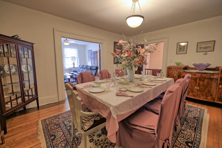 More Photos Of 511 Warren St, Hudson Storefront Retail Residential For Sale