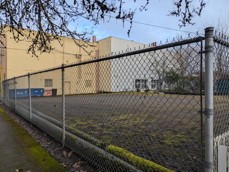 More Photos Of 725 Shipping St NE, Salem Lodge Meeting Hall For Sale