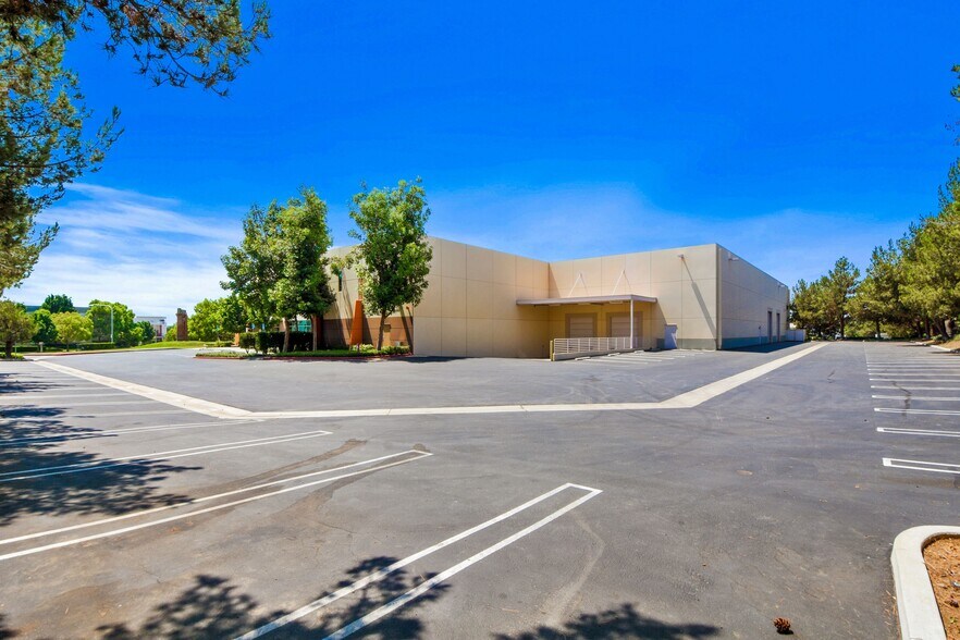 More Photos Of 705 Challenger St, Brea Warehouse For Lease