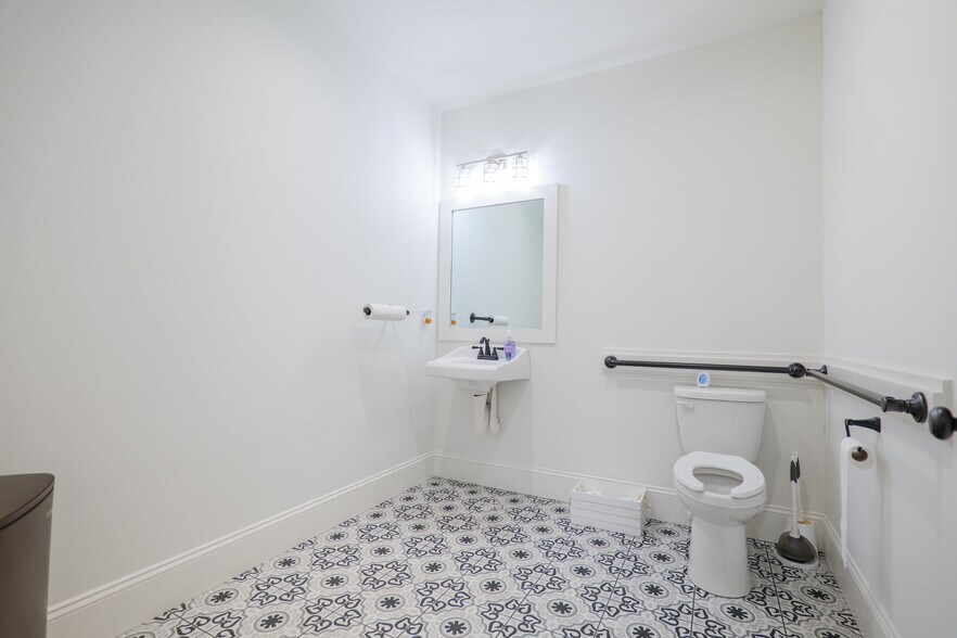 More Photos Of 125 Blanchard St, Valdosta Warehouse For Sale