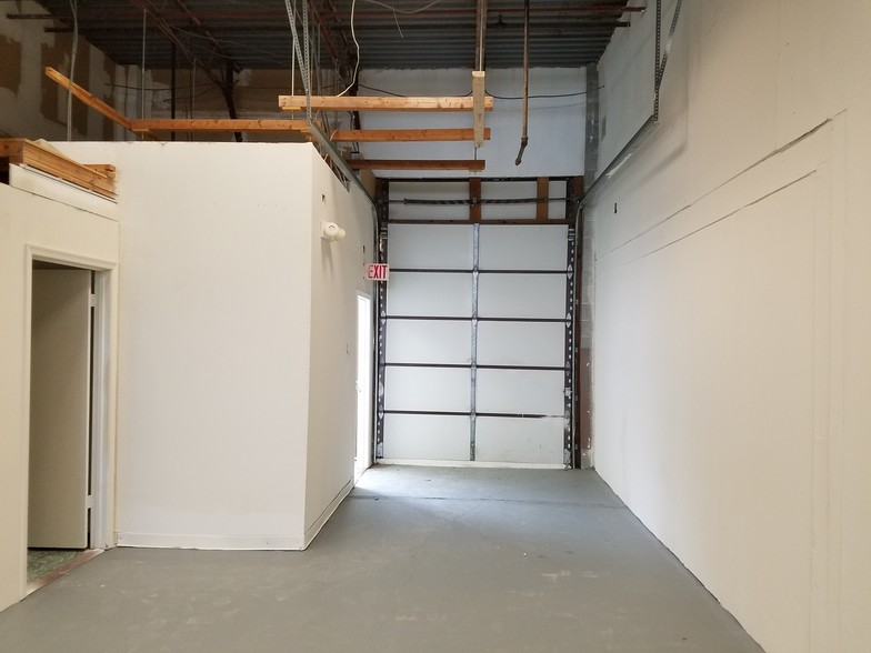 More Photos Of 18775 N Frederick Rd, Gaithersburg Warehouse For Lease