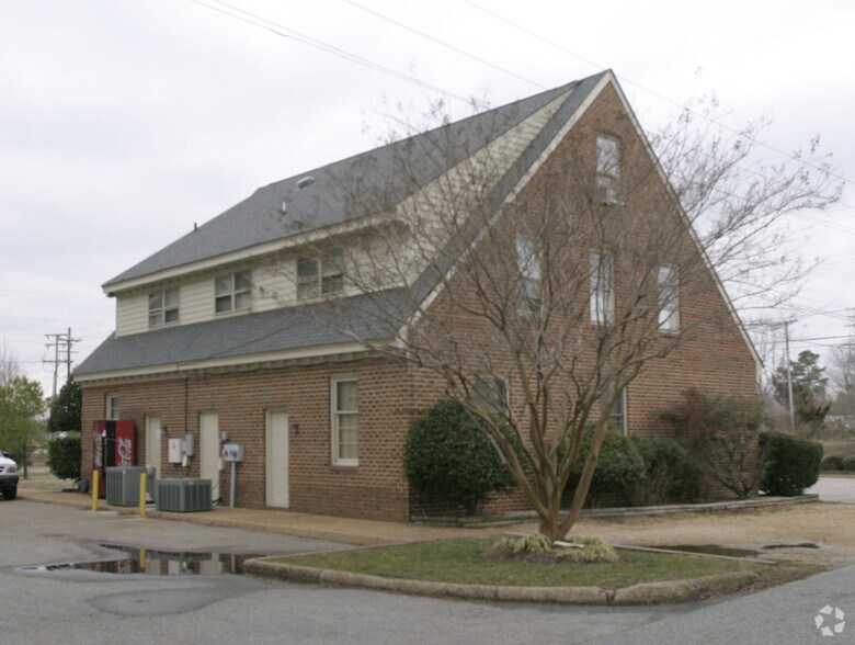 More Photos Of 8979 Pocahontas Trl, Williamsburg Light Distribution For Lease