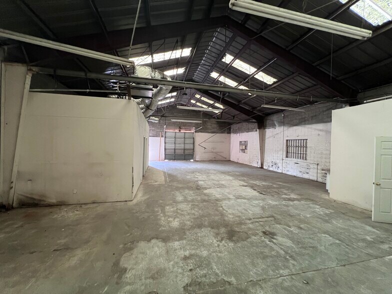 More Photos Of 3 Base St, West Columbia Flex For Lease