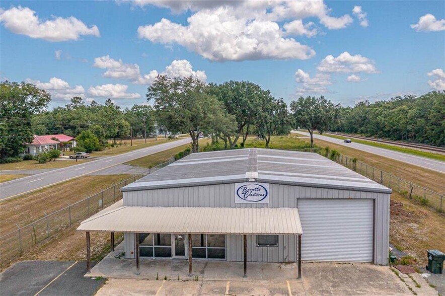 More Photos Of 414 E Jl Tyre St, Screven Showroom For Sale