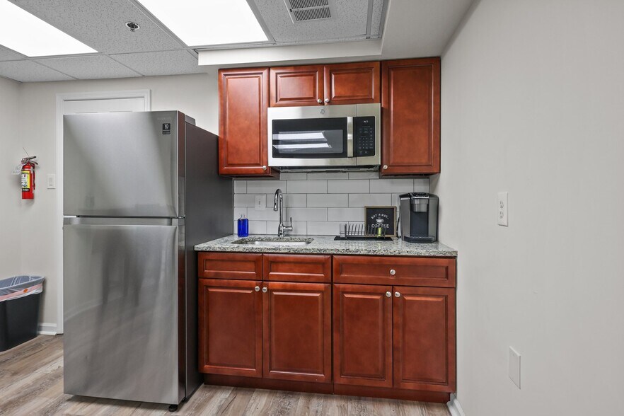 More Photos Of 105 Corporate Dr E, Langhorne Office For Sale