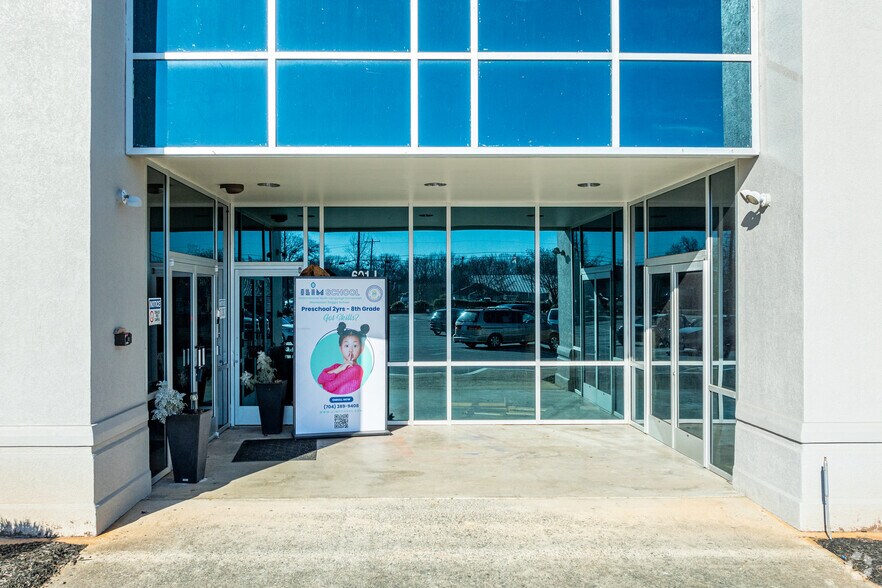 More Photos Of 601 N Polk St, Pineville Storefront Retail Office For Lease