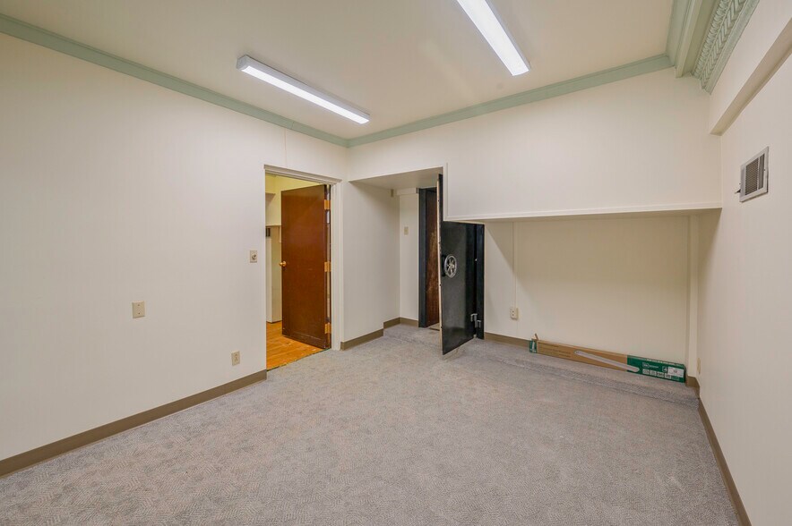 More Photos Of 300 Fuller ave, Helena Storefront For Lease