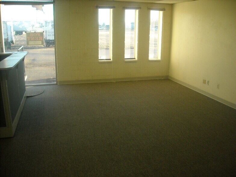 More Photos Of 5641-5691 E 56th Ave, Commerce City Manufacturing For Lease