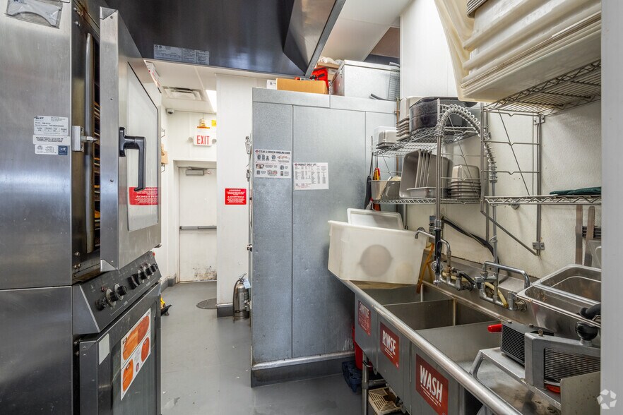 More Photos Of 2830 Mannheim Rd, Franklin Park Storefront For Sale