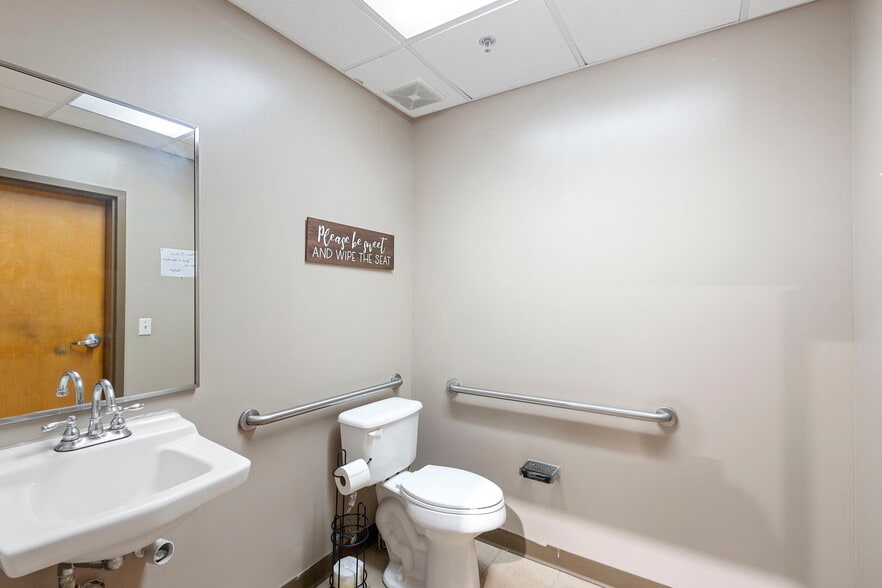 More Photos Of 8750 Exchange Dr, Orlando Warehouse For Sale