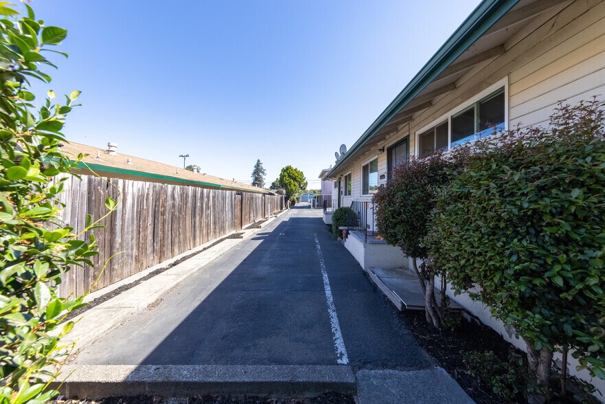 More Photos Of 24039 Park St, Hayward Apartments For Sale