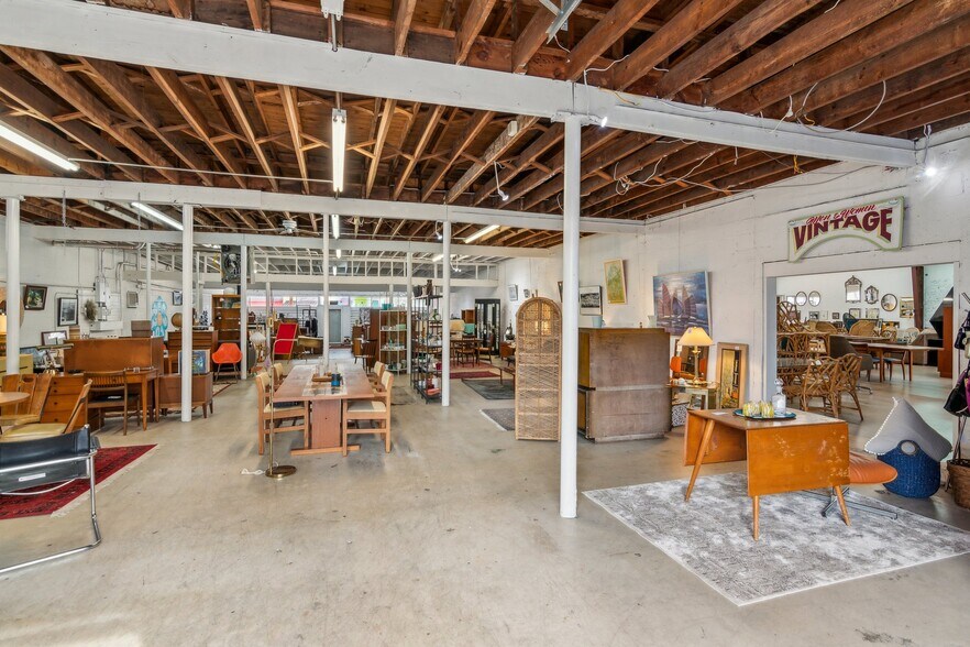 More Photos Of 1080 Katherwood Dr SW, Atlanta Showroom For Sale