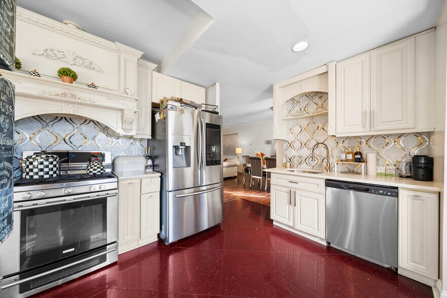 More Photos Of 70 Park Ave, Bay Shore Multifamily For Sale
