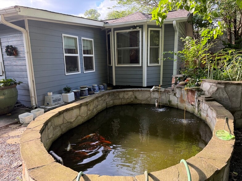 More Photos Of 3147 Shallowford Rd, Atlanta Office For Sale