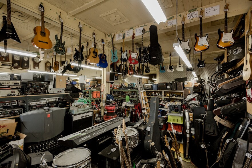 More Photos Of 13014 Pacific Ave S, Tacoma General Retail For Lease