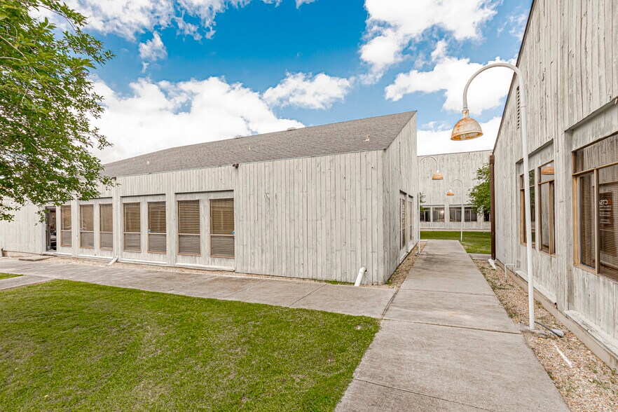 More Photos Of 2223 Quail Run, Baton Rouge Medical For Sale