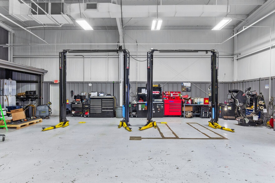 More Photos Of 5385 N I 55 St, Jackson Auto Dealership For Sale