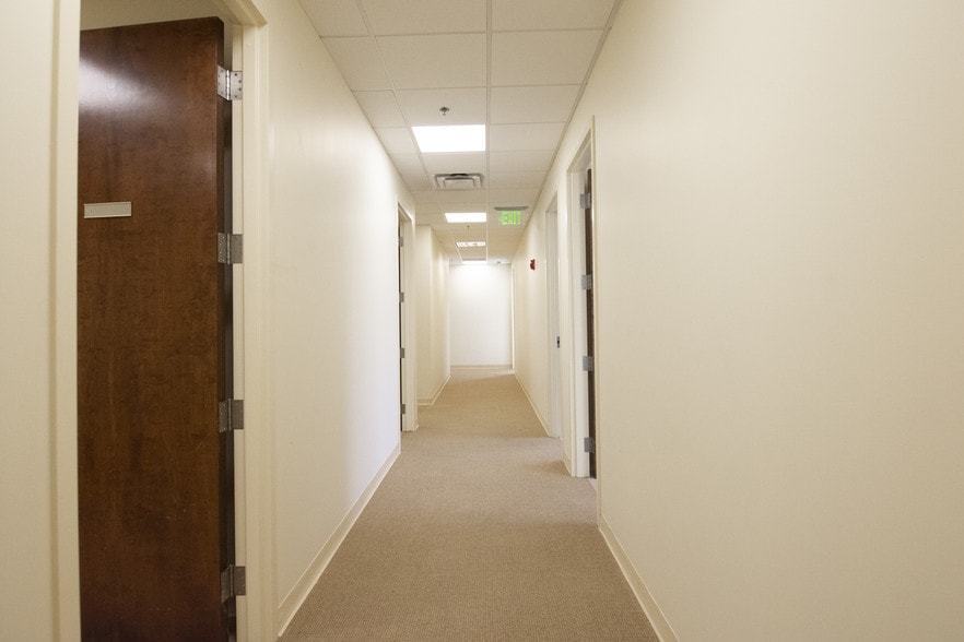 More Photos Of 741 W Lanier Ave, Fayetteville Office For Lease