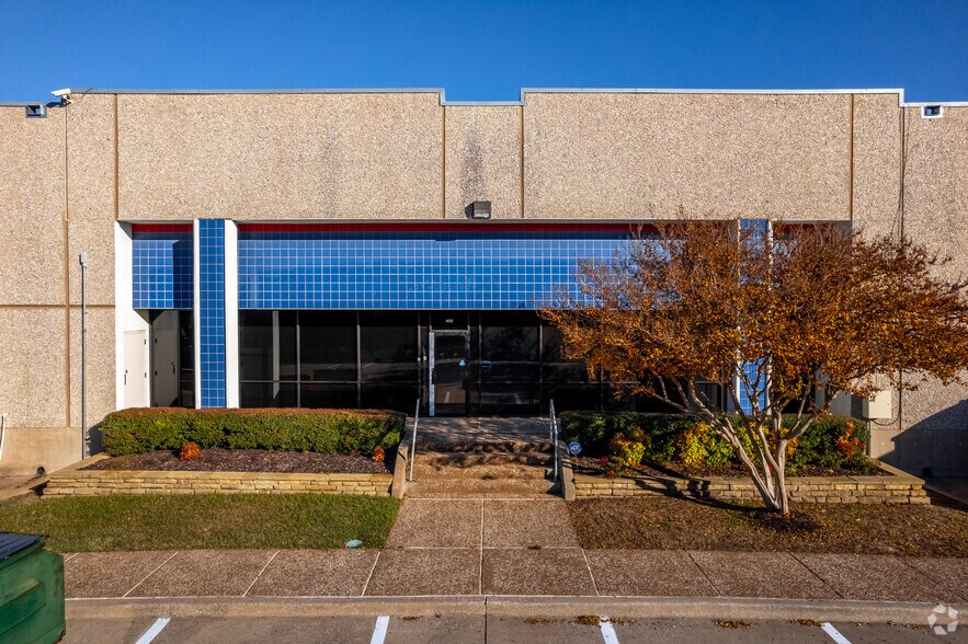 More Photos Of 8300-8310 Eastpoint Dr, Dallas Distribution For Lease