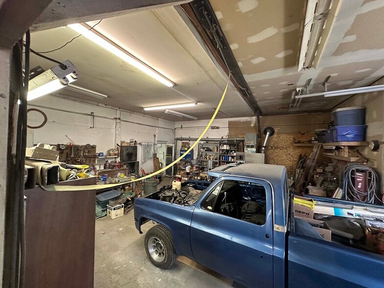 More Photos Of 1642-1646 PA-307, Lake Winola Auto Repair For Sale