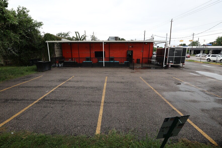 More Photos Of 3710 Emancipation Ave, Houston Restaurant For Sale