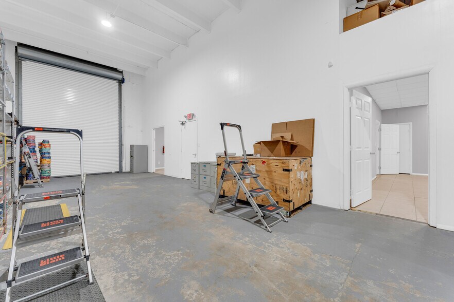 More Photos Of 501-513 Old Griffin Rd, Dania Warehouse For Sale