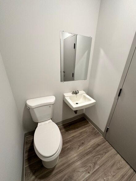 More Photos Of 5360 Snapfinger Woods Dr, Decatur Distribution For Lease