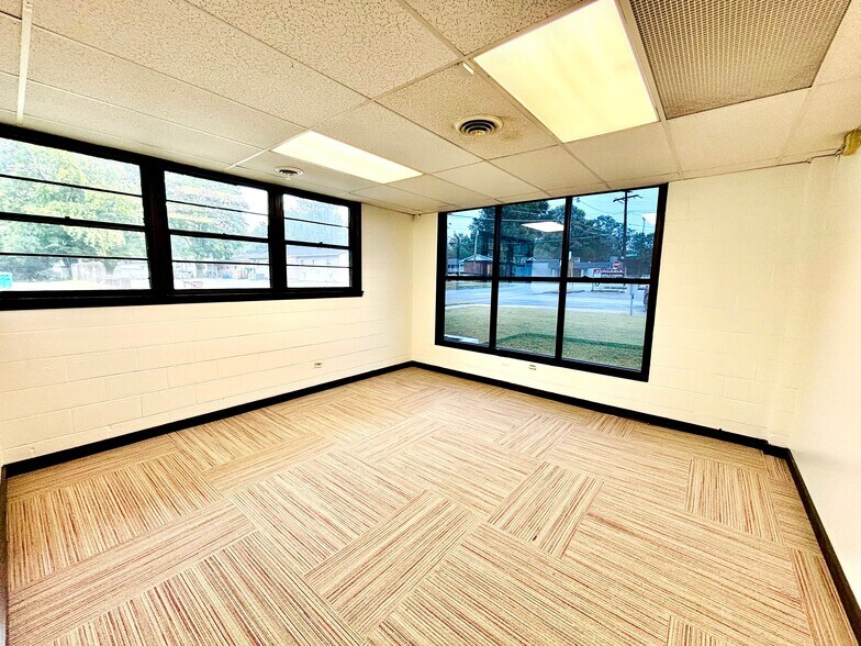 More Photos Of 1701 S Campbell Ave, Springfield Office For Sale