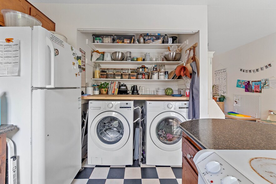 More Photos Of 806 SE Nehalem St, Portland Apartments For Sale