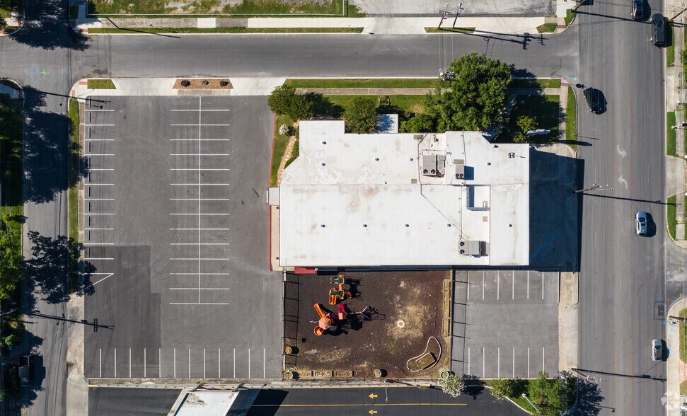 More Photos Of 4205 San Pedro Ave, San Antonio Schools For Lease