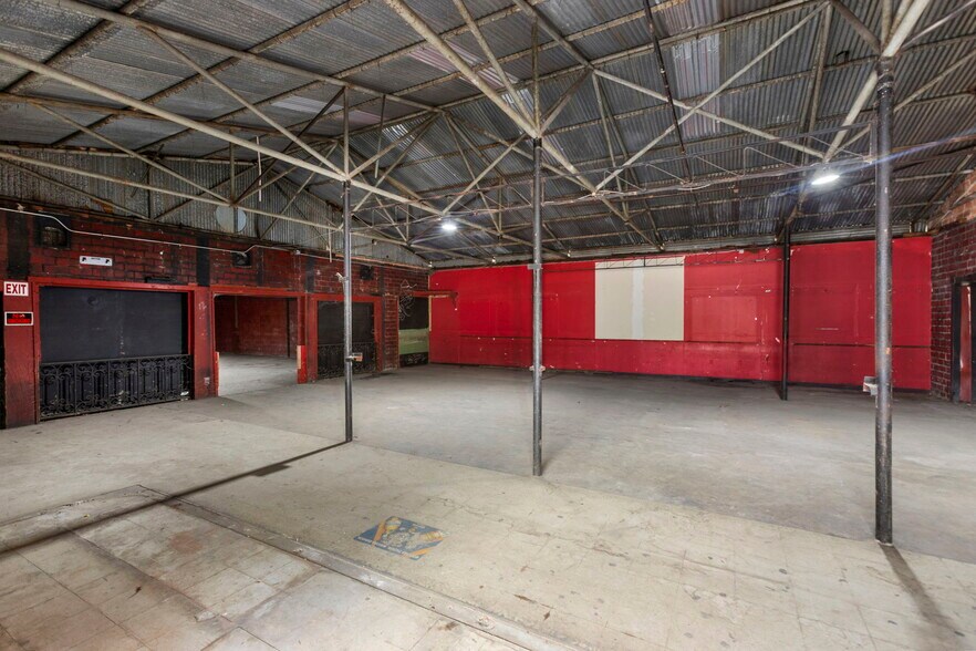 More Photos Of 2600 S Flores St, San Antonio Light Manufacturing For Lease