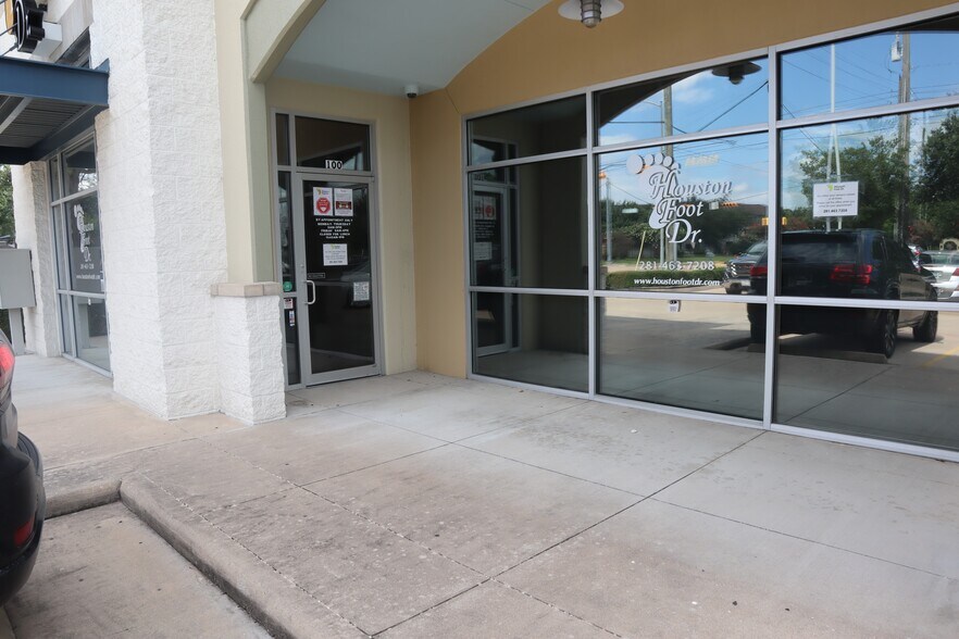 More Photos Of 9405 Huffmeister Rd, Houston Storefront Retail Office For Lease