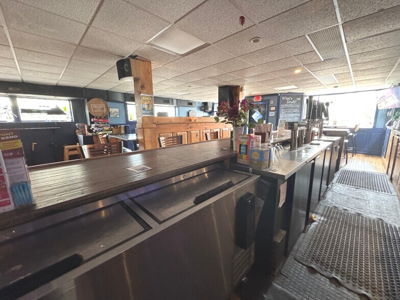 More Photos Of 164 Main St, Portland Restaurant For Sale