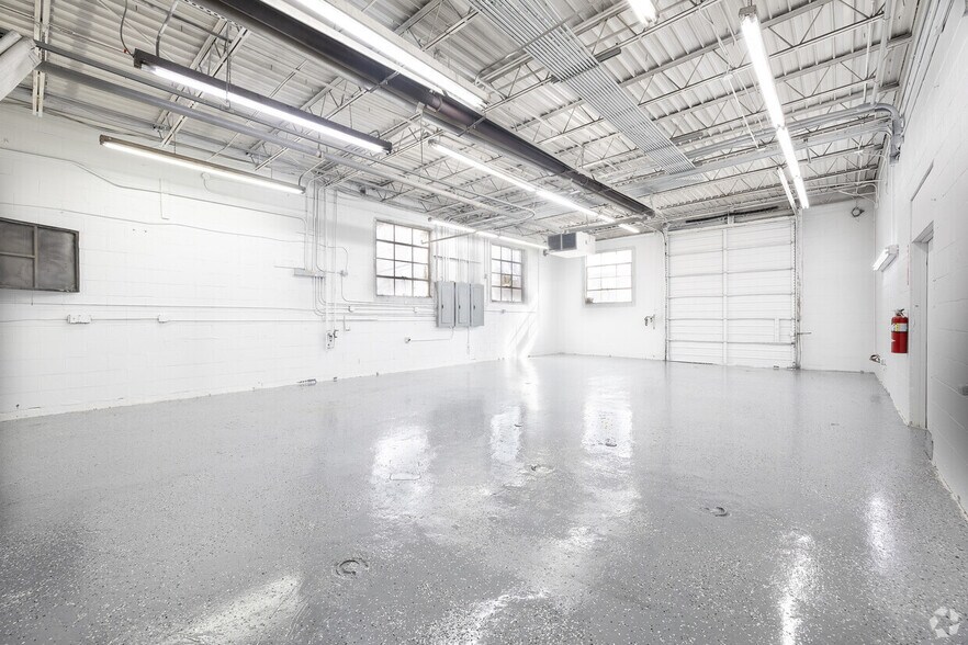 More Photos Of 5018 Euclid Rd, Virginia Beach Service For Lease