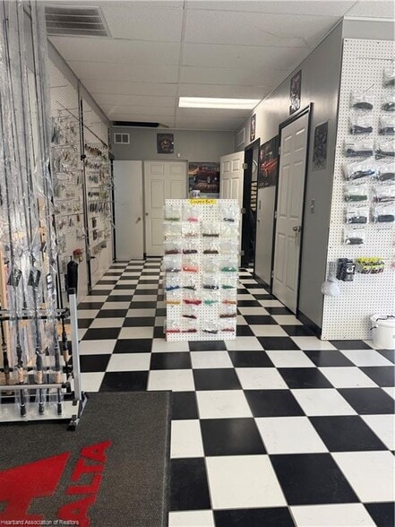 More Photos Of 702 N Ridgewood Dr, Sebring General Retail For Sale