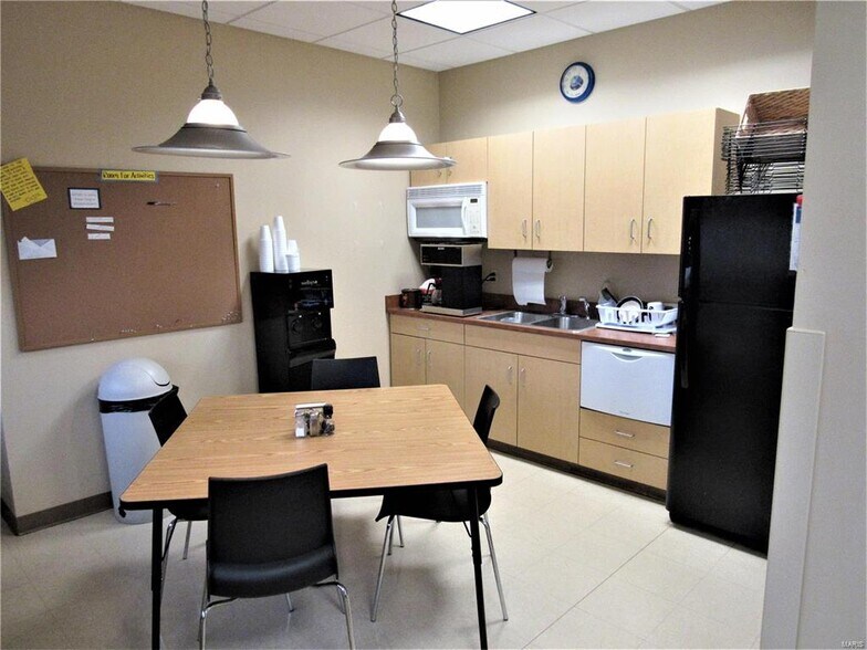 More Photos Of 3 Professional Dr, Alton Office For Lease