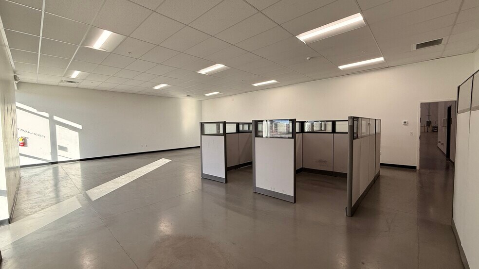 More Photos Of 4616 S Beehive Dr, St George Distribution For Lease