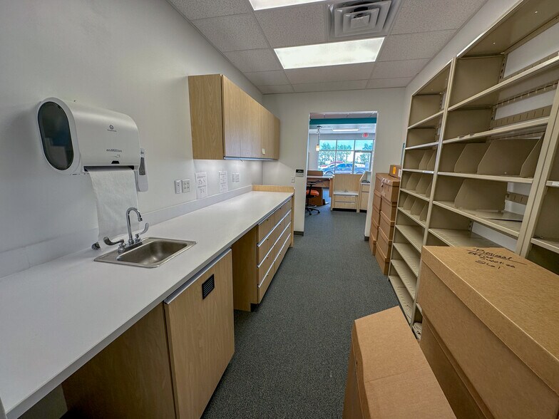 More Photos Of 1514-1528 W Springfield Rd, Taylorville Unknown For Lease