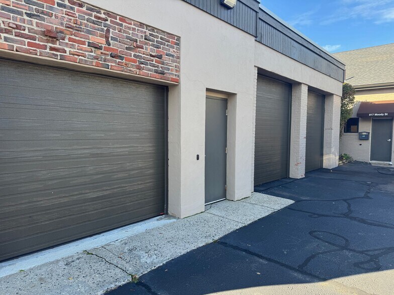Primary Photo Of 817 Moody St, Waltham Medical For Lease