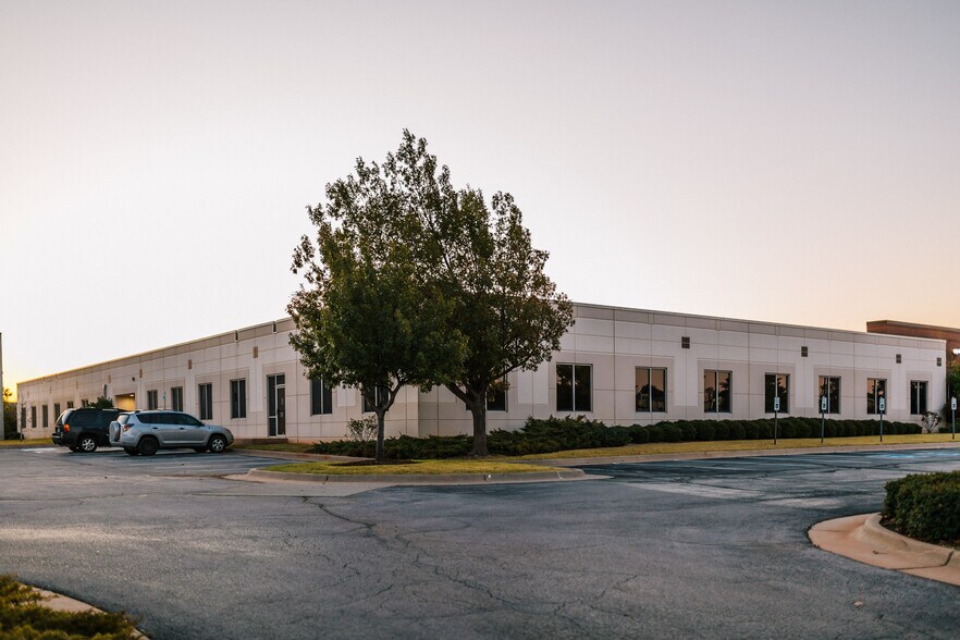 More Photos Of 14400 Bogert Pky, Oklahoma City Medical For Lease