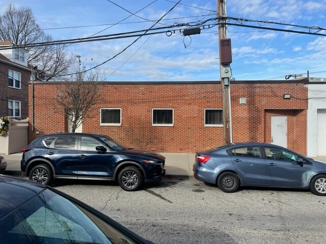 More Photos Of 3770 E Tremont Ave, Bronx Storefront Retail Office For Lease