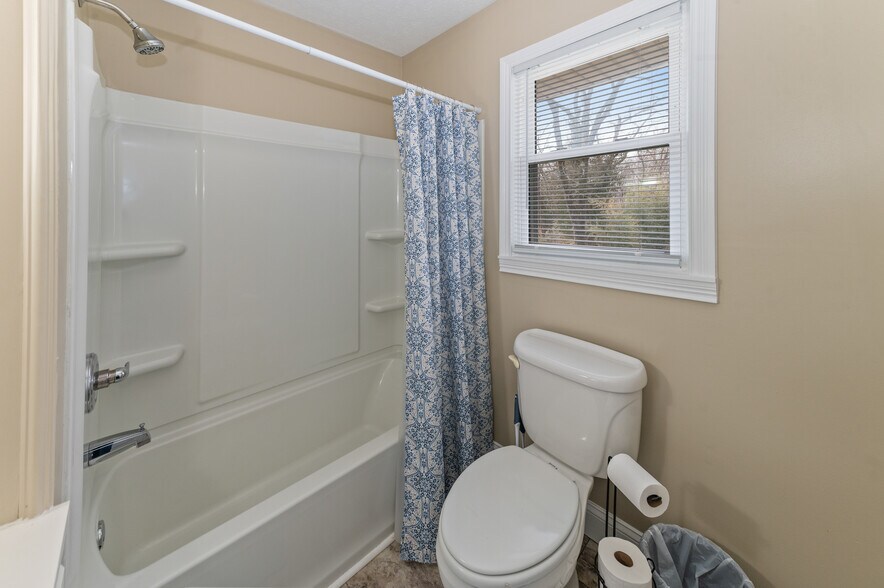 More Photos Of 3625 New Shepherdsville Rd, Bardstown Flex For Sale