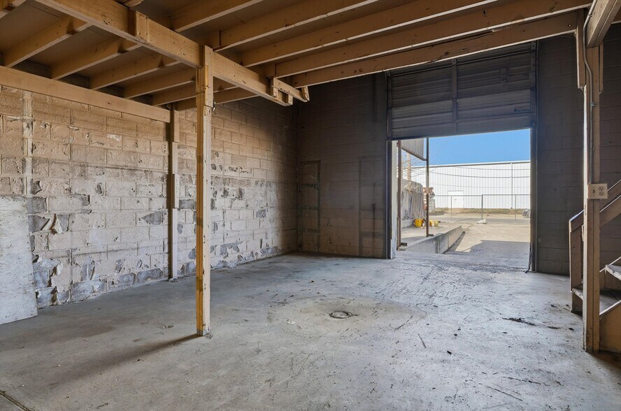 More Photos Of 215 N Western Ave, Oklahoma City Warehouse For Lease